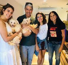 William bonner e sua esposa natasha dantas fizeram um anúncio que pegou todos os fãs do apresentador de surpresa, e muitos não gostaram da decisão do jornalista. William Bonner E A Esposa Natasha Dantas Adotam Casal De Caes Veja Estrelando