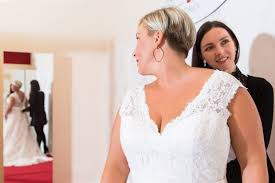 ◾body positive ◾love yourself&curves ◾fashion and beauty dm or contact only for promo rates : Curvy Bride In Nrw Hochzeitshaus Struck