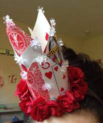 Diy Red Queen Crown Www Tablescapesbydesign Com Https Www Facebook Com Pages T Alice In Wonderland Tea Party Alice In Wonderland Party Mad Hatter Tea Party