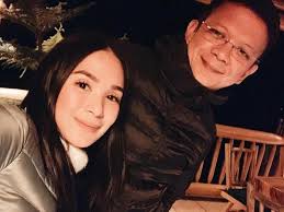 She got married to senator francis chiz escudero, who was born and raised in bicol province of sorsogon. Watch Heart Evangelista Reveals Vintage Versace Bag She Got From Husband Chiz Escudero Gma Entertainment
