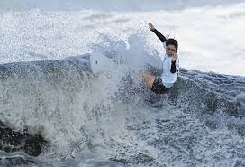 2021年7月28日10時26分  サーフィン女子3位決定戦で波を攻める都筑有夢路（共同） ＜東京オリンピック（五輪）：サーフィン＞◇27日◇女子3位決定戦◇千葉・釣ケ崎海岸 新競技のサーフィン女子で、都筑有夢路（あむろ、20）は銅メダルを獲得した。 Yywgjzlgkk7nxm