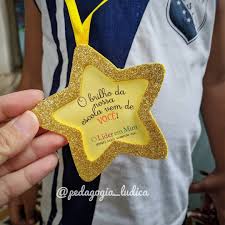 No dia 11 de agosto vamos comemorar o dia daqueles que dedicam boa parte de seus dias aos estudos. Mais Uma Das Nossas Lembrancinhas Do Primeiro Dia De Aula Serve Como Inspiracao Tambem Para O Lembrancinha Para Alunos Dia Dos Estudantes Primeiro Dia De Aula