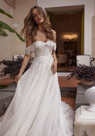 Sweetheart Lace Appliques Wedding Dress Off The Shoulder Bridal Dress With Long Train Sold B Wedding Dresses Lace Applique Wedding Dress Applique Wedding Dress