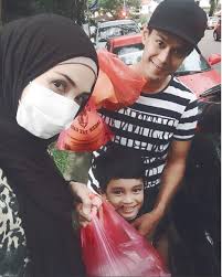 Suami kepada pelakon izreen azminda iaitu ude wahid menjelaskan beberapa kenyataan yang dikeluarkan bekas isteri. Inilah Ujian Paling Berat Diterima Selama 12 Tahun Menjadi Anak Seni Izreen Azminda Anggap Segala Tomahan Kifarah Buat Diri Kisah Dunia