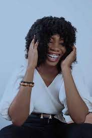 Top 10 Best And Funniest American Female Comedians In 2021 Curly Hair Styles Hair Quiz Female Comedians