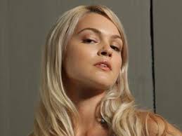 Η βίκυ κάβουρα μίλησε στην πρωινή εκπομπή του alpha, «happy day», και αναφέρθηκε στην προσωπική της ζωή, αποκαλύπτοντας πως εδώ και τέσσερα χρόνια δεν έχει σύντροφο. Biky Kaboyra Den Gnwrizw Ti 8a Ginei Me To Amarthma Ths Mhtros Moy Zinapost Gr