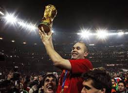منتخب اسبانيا توج بالكأس للمرة الأولى في تاريخه. Ø¥Ù†ÙŠÙŠØ³ØªØ§ ÙŠØªØ°ÙƒØ± Ø§Ù„Ù…Ø¨Ø§Ø±Ø§Ø© Ø§Ù„Ø£ÙˆÙ„Ù‰ ÙÙŠ Ù…ÙˆÙ†Ø¯ÙŠØ§Ù„ 2010 Ø§Ù„Ù…ÙŠØ§Ø¯ÙŠÙ†