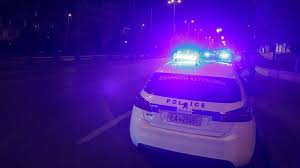 Σύμφωνα με πληροφορίες, δίπλα στο μηχανάκι όπου επέβαινε ο 58χρονος σταμάτησε ξαφνικά μια μηχανή με. 7 Afumnpkdianm