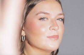 WE REVIEW THE NEW SINGLE FROM OLIVIA BOOTH