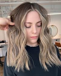 Beige babyyy ✨🫶🏽 + Full teasylight using @schwarzkopf Igora Vario Blond +  Base color @redken Shades Eq 5n5nw6g + Global toner @schwarzkopf 9-00, 9,5-1