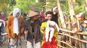 Lucu Banget Bayi Tua Ikut Karnaval Youtube