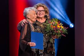 Before the dawn of world war ii, an ambitious actress pursues her dreams in berlin. Zdenka Prochazkova Slavila 95 Uz Presluhuji Tvrdi Blesk Cz