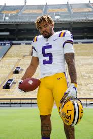 Derrius guice #5 of the lsu tigers runs the ball during a less than an hour after that report emerged, the team made a decision on guice's future with the. Lsu Duo Derrius Guice And J D Moore Come From Two Different Backgrounds But Fight For The Same Goal 225