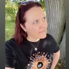 Penelope Ross's Instagram, Twitter & Facebook