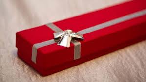 Hadiah untuk para wanita hebat di hari perempuan internasional. Survei Perempuan Lebih Suka Beri Kado Saat Valentine