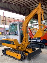 Whether you are looking to rent a backhoe for a couple of months or just a few days, we can help you get the best rates. Mini Backhoe For Rent Complete Commercial Industrial Industrial Equipment On Carousell