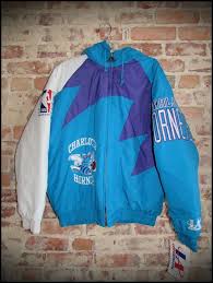 Sei fortunato, le hai trovate. Vintage Deadstock 90 S Nba Charlotte Hornets Logo Athletic Sharktooth Coat Xl By Rackraidersvintage Vintage Clothing Men 90s Outfit Men Vintage Clothes 90s
