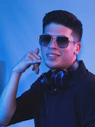 Casi listo el material del sábado en @madmax.malamiaoficial 📸🔥 Gracias  por toda la energía y buenas vibras mi gente 👽🫰🏻 @club.de.viboras  Rompiendo tarima 💯 🎤 @alexgrimes_oficial_