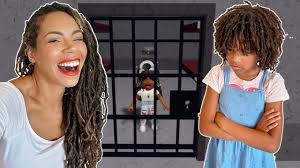 This is a mystery that takes a li. Who Is The Puppet Master Mom Vs Daughters In Roblox Youtube