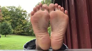 Jakes Sexy Soles Outside - ThisVid.com