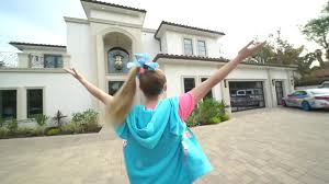 See jojo siwa's phone number, email, photos, social profile and street address in los angeles, california on world's most trusted online directory. Youtube Star Jojo Siwa Gives Tour Of New 3 5 Million Mansion Celebrity Net Worth