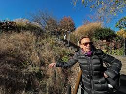 LARP students spent a windswept and sunny Saturday in Manhattan with  Catherine Seavitt and Yadan Luo, with an afternoon walk along the west side  piers of Hudson River Park. We visited a