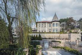 Aslen rizeli olan recep tayyip erdoğan, 26 şubat 1954'te i̇stanbul'da doğdu. T C Cumhurbaskanligi Ataturk Muze Kosku