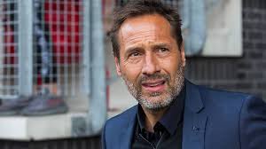 Van 't Schip laat vurige wens van overleden vrouw bij Ajax in vervulling  gaan | Voetbal | NU.nl