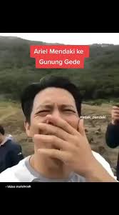 Ariel Mendaki ke Gunung Gede