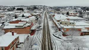 Snow can also fall in regional parts of new south wales including the blue mountains, orange and the upper hunter. Nsw Weather Temperatures Plunge Snow Falls In Central Tablelands Blue Mountains Daily Telegraph