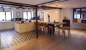 Tendance Comment Mixer Parquet Et Carrelage Dans Une Meme Piece Carrelage Parquet Separation Cuisine Salon Carrelage