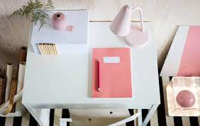 Schreibtisch in hochglanz weiß und chromfarben drei schubladen. Schreibtisch Fur Das Kinderzimmer Ideen Ikea Deutschland