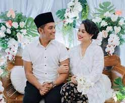 Gambar terbaru elly mazlein , digosip putus tunang. Kami Dah Putus Tunang Pun