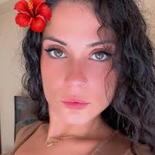 Esta mujer tiene 500 videos con la misma historia, que va a comer antes de  que el Mario llegue, pero ese hombre nunca llega 😂😂😂