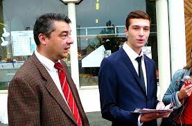 Il grandit dans sa ville natale9, dans une cité hlm. Videosurveillance Le Fn S Interroge Sur L Origine Des Casseurs De Cameras A Aulnay Sous Bois 93600infos Fr