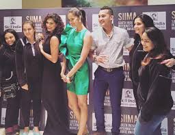 Hintli aktris, televizyon sunucusu ve model. Danish Sait Watching Kubra Sait Rana Daggubati Host Facebook