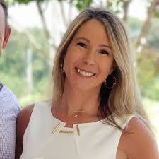 Kellie Knight's Instagram, Twitter & Facebook