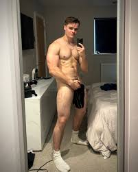 O Criador De Conteúdo BigTobez (bigtobez) Mostrando A Pica No OnlyFans -  Volumes Famosos Nus