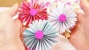 Man kann seine frühlingsdeko basteln und gestalten oder einfach ein paar blumen kaufen. Diy Fruhlings Blumen Aus Papier Dekoideen Einfach Und Schon Susses Blumen Geschenk Selber Machen Youtube