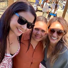 I'm flying back home from a beautiful amazing weekend and I don't really  have words to express how happy I am! thank you @miami_charm and  @lawrence.sikorski for all the love and care