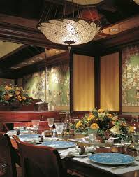 With 2 panels of stenciled cotton twill fabric sewn together in the center. Scudo Saraceno Classic Ivory Silk Lamp Fortuny