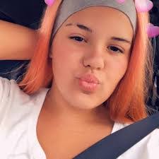 Molly Farris's Instagram, Twitter & Facebook