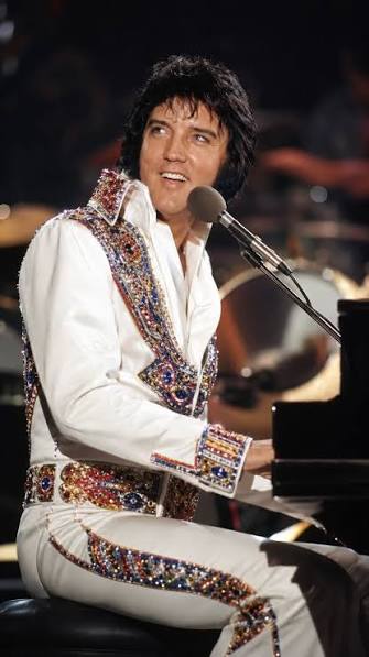 Cái nơ cuối cùng của Vua: 1977 Năm: 1977 Địa điểm: Sân vận động Market  Square — Indianapolis, Indiana Ngày: 26 tháng 6 năm 1977 Câu chuyện về  những ngày cuối cùng