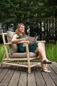 Gemutlich Im Garten Sitzen Und Entspannt Ein Buch Lesen Garden Nature Natur Fruhling Sonne Gartenmobel Gartenaussta Gartenmobel Garten Wolle Kaufen