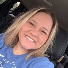 Hailey Loomis's Instagram, Twitter & Facebook