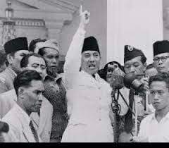 Soekarno masih hidup sampai sekarang?!!! Sang Fajar Young Ir Soekarno 9gag