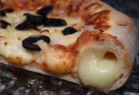 Pizza A La Croute Fourree Au Fromage Cuisine Tunisienne Recettes De Cuisine Cuisine Cuisine Tunisienne