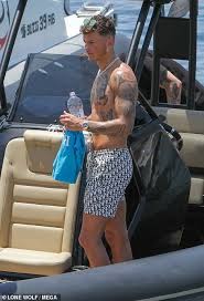 Ben white is an editorial fellow at buzzfeed uk and is based in london. Ben White And Kalvin Phillips Go Shirtless On Yacht In Mykonos After England S Euros 2020 Defeat Geeky Craze