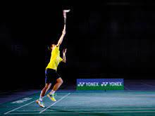 Badminton is often played as a casual outdoor activity in a yard or on a beach; Badminton Schlagtechnik Clear Vorhand Mobilesport Ch
