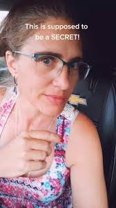 Amy Sokol's Instagram, Twitter & Facebook